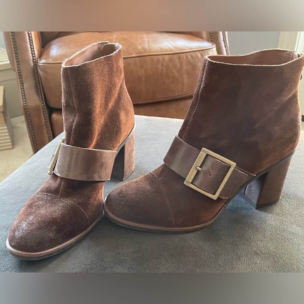 Korks brown suede boots